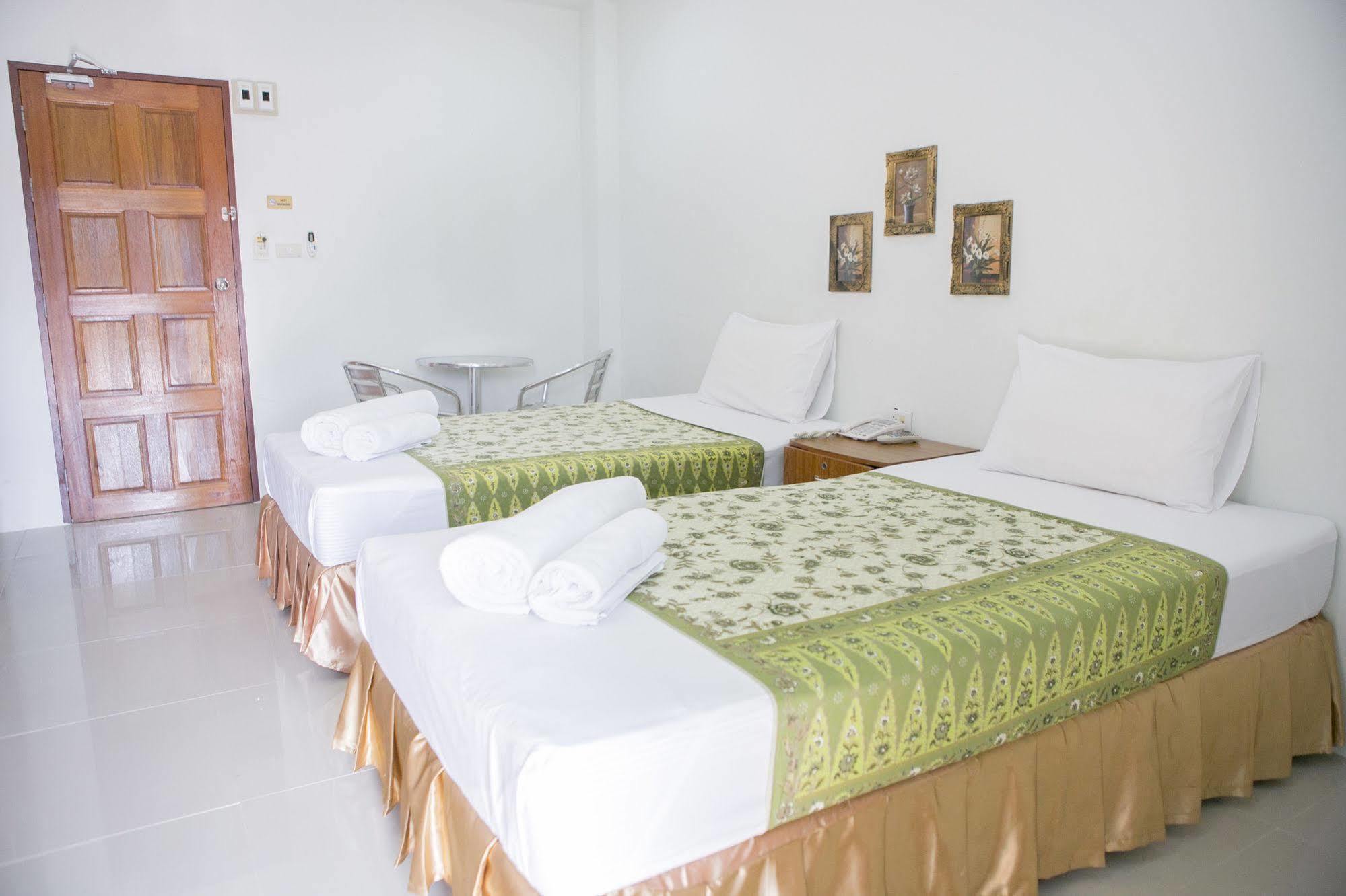 G&B Guesthouse Patong Buitenkant foto