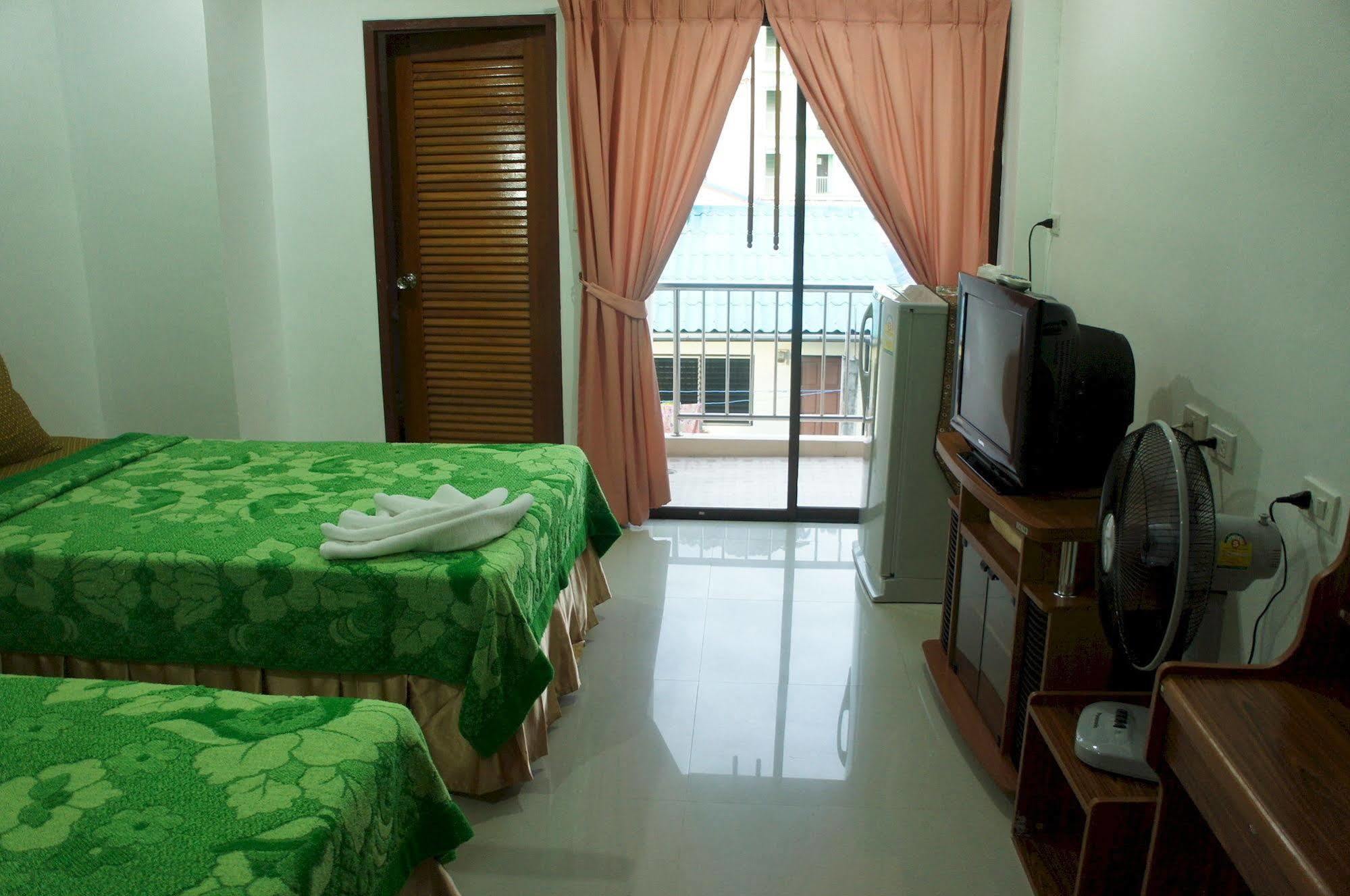 G&B Guesthouse Patong Buitenkant foto
