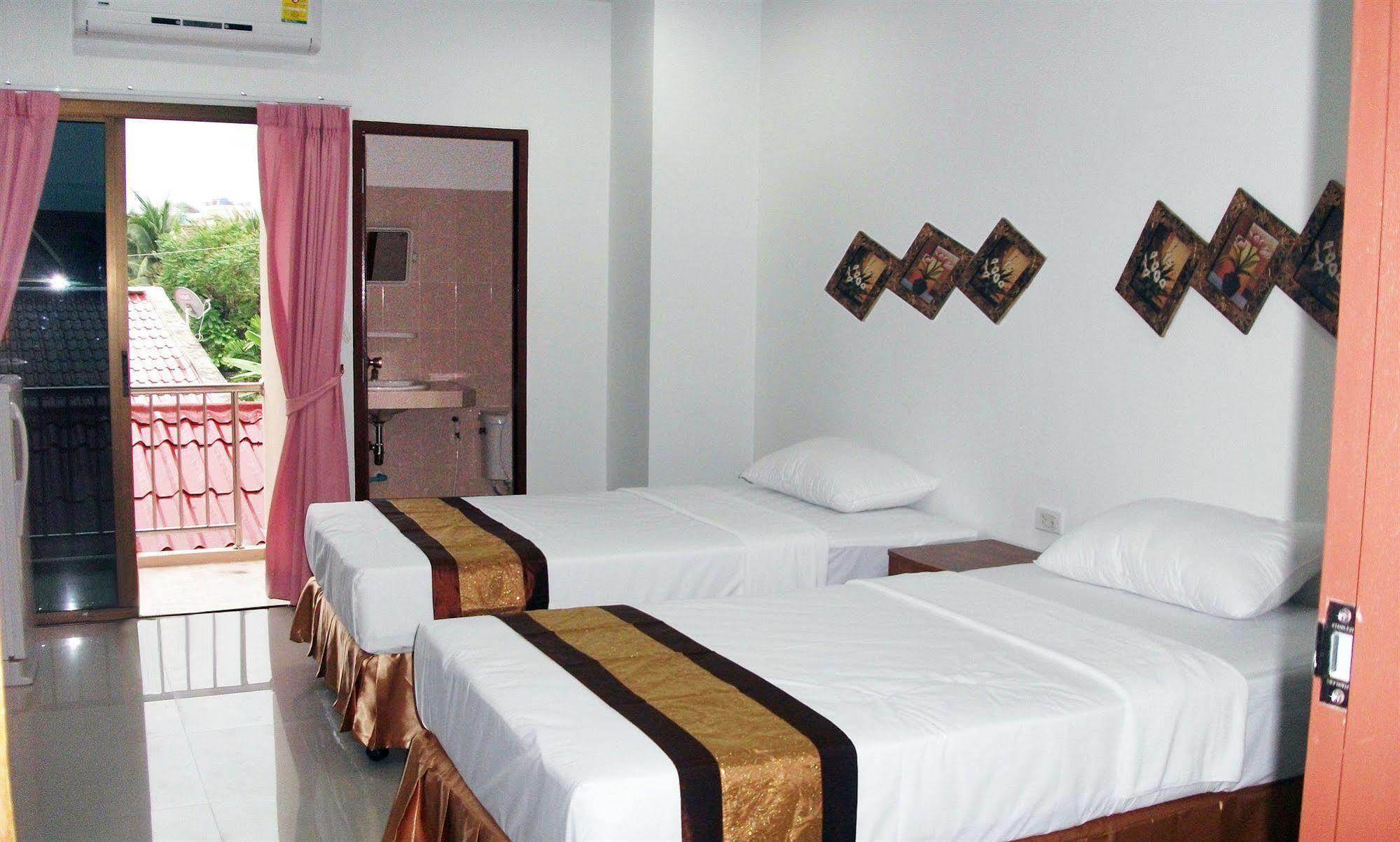 G&B Guesthouse Patong Buitenkant foto