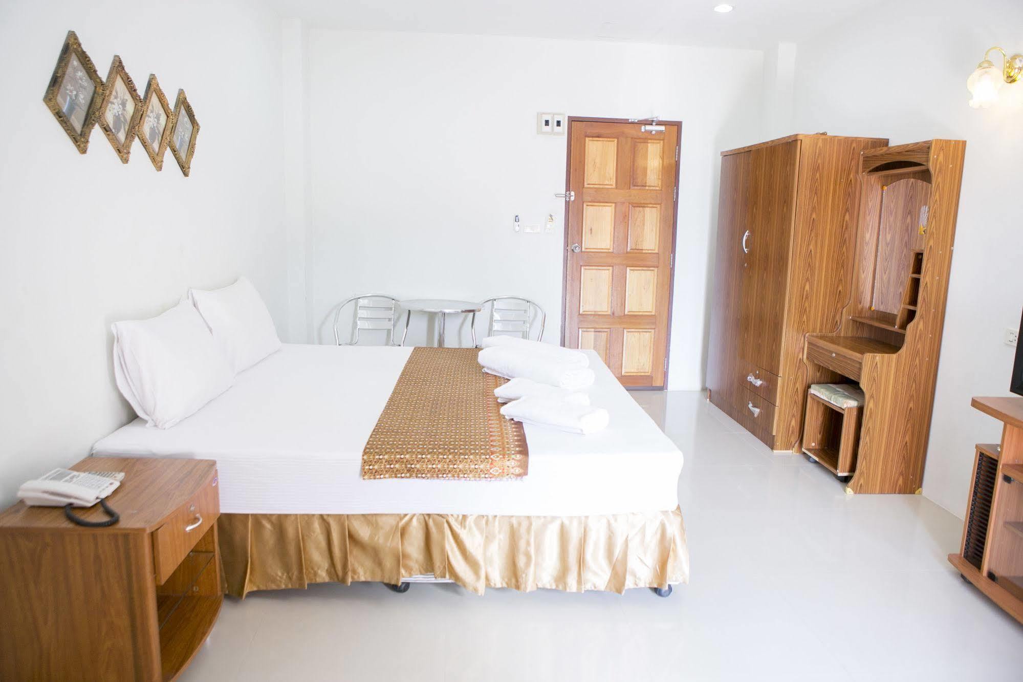 G&B Guesthouse Patong Buitenkant foto